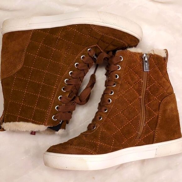 DKNY wedge boots with laces and foux fur - Picture 3 of 8